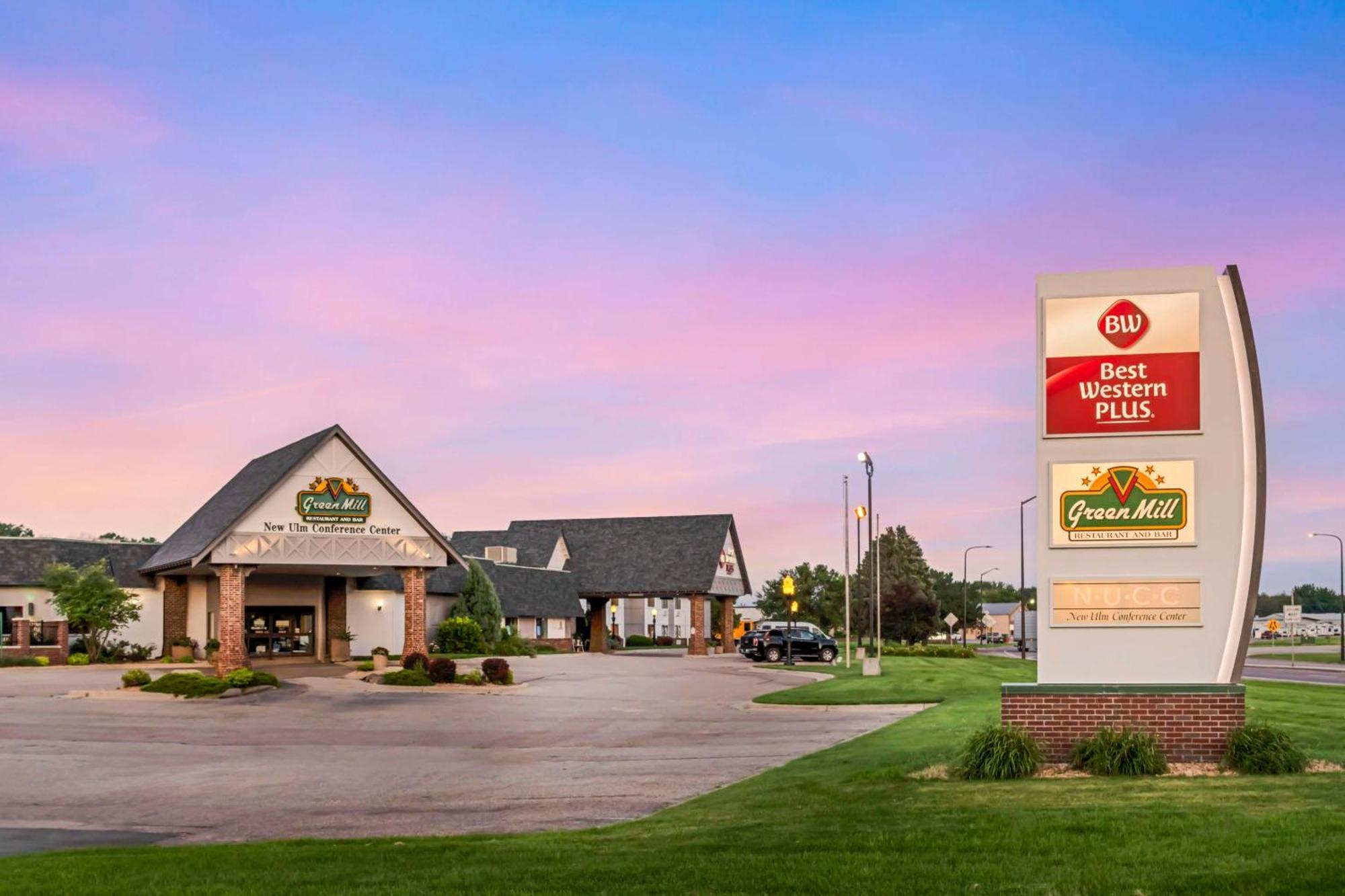 Best Western Plus New Ulm Bagian luar foto